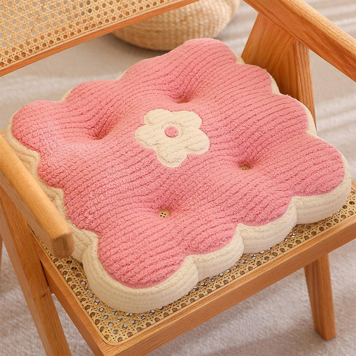 71Dof2xC0xL._AC_SL1200_.jpg Square cookie-shaped plush seat cushion - Image 1