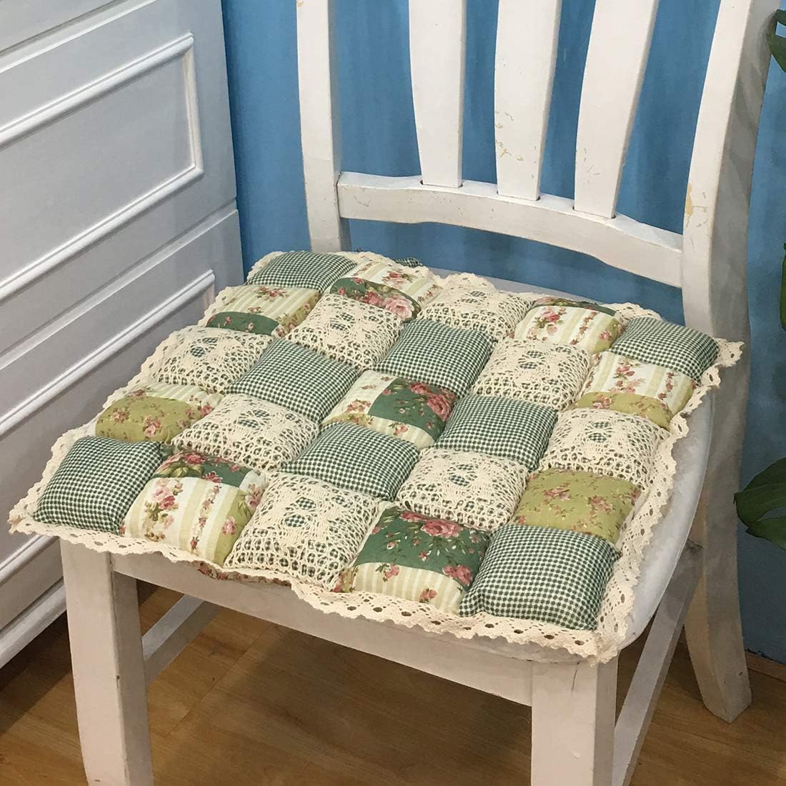 71NM5-qcp6L._AC_SL1100_.jpg Patchwork lace-trimmed chair cushion - Image 1
